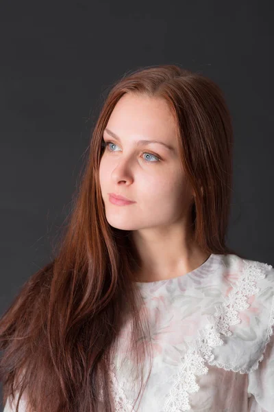 Retrato Uma Menina Com Olhos Azuis — Fotografia de Stock