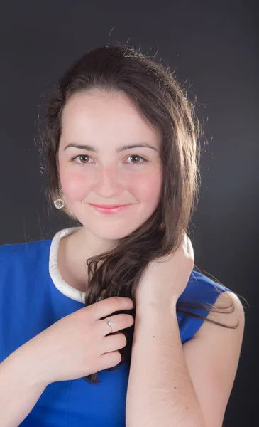 Retrato Uma Adolescente Vestido Azul — Fotografia de Stock