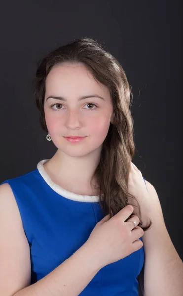 Πορτρέτο Ενός Έφηβου Κοριτσιού Μπλε Φόρεμα — Φωτογραφία Αρχείου