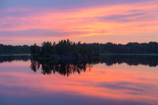 Pôr Sol Verão Dramático Com Reflexões Sobre Lago Florestal — Fotografia de Stock