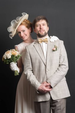 Bir çift onların düğün günü üzerinde portresi