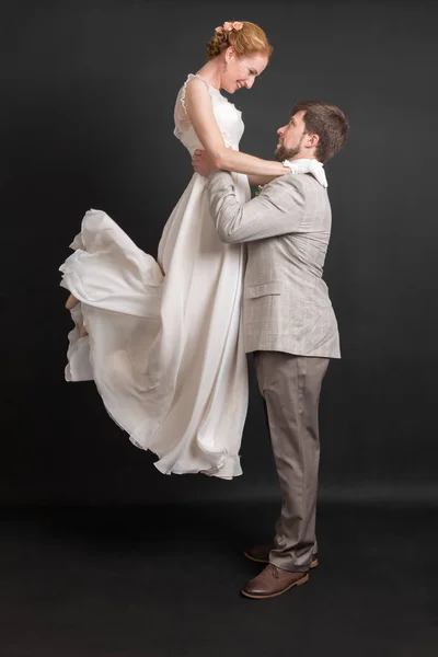 Retrato Estúdio Casal Feliz Seu Dia Casamento — Fotografia de Stock