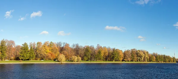 Panorama Podzimního Parku Řeky — Stock fotografie