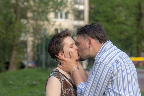 Retrato Beso Apasionado Una Pareja —  Fotos de Stock