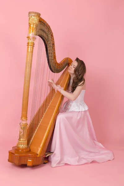 Retrato Estúdio Uma Menina Tocando Harpa — Fotografia de Stock