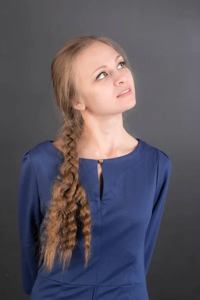 Retrato Estúdio Uma Menina Sensual Com Cabelos Longos — Fotografia de Stock