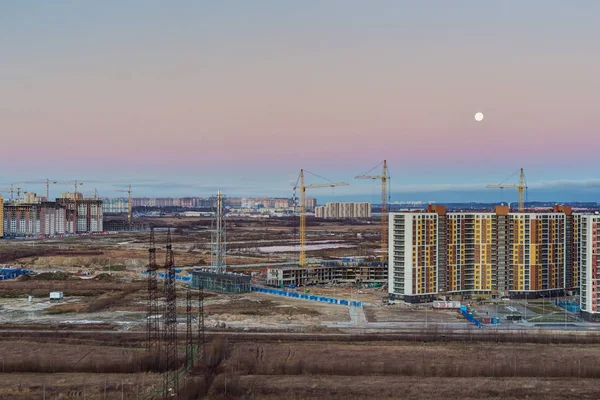 Şehir Inşaat Alanı Üzerinde Soğuk Gündoğumu — Stok fotoğraf