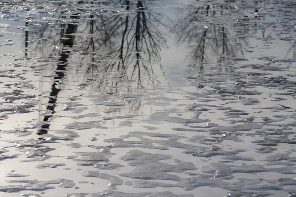 Крижана Вода Відображення Зимовій Відлизі — стокове фото