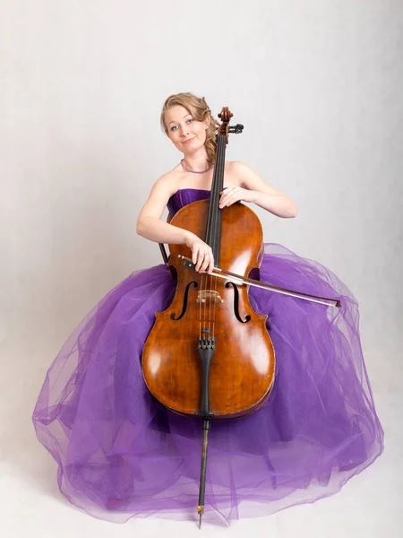 Retrato Estudio Una Músico Con Violonchelo — Foto de Stock