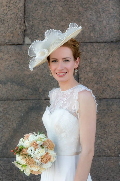 duvara karşı gelin portresi