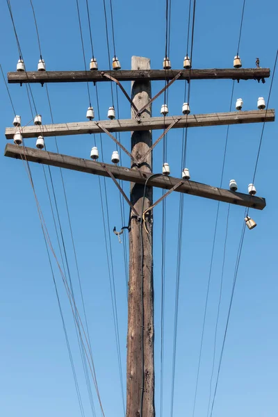 Régi Power Line Pole Ellen Égen — Stock Fotó