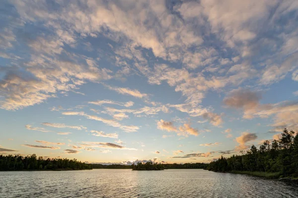 Luminoso Tramonto Estivo Lago Boschivo — Foto Stock