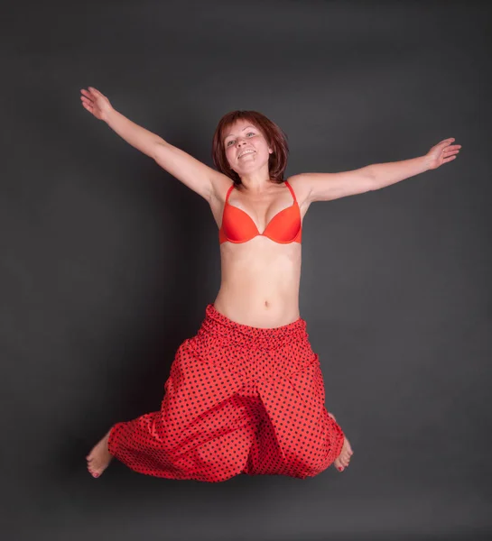 Studioporträt Eines Fröhlichen Mädchens Beim Springen — Stockfoto