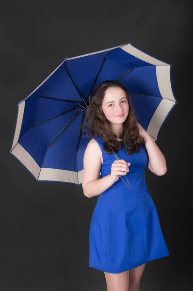 Retrato Estúdio Uma Adolescente Com Guarda Chuva — Fotografia de Stock