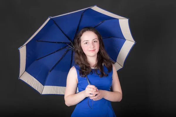 Portrait Studio Une Adolescente Avec Parapluie — Photo