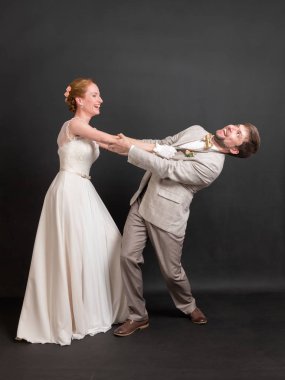 mutlu bir çift onların düğün günü Studio portresi