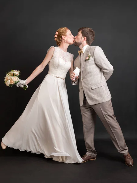 Studioporträt Eines Glücklichen Paares Hochzeitstag — Stockfoto