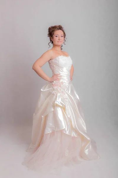 Portrait Studio Une Fille Robe Blanche — Photo