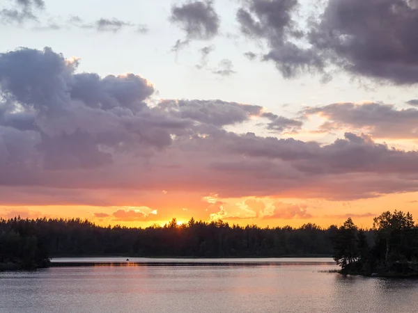 Serata soleggiata sul lago — Foto Stock