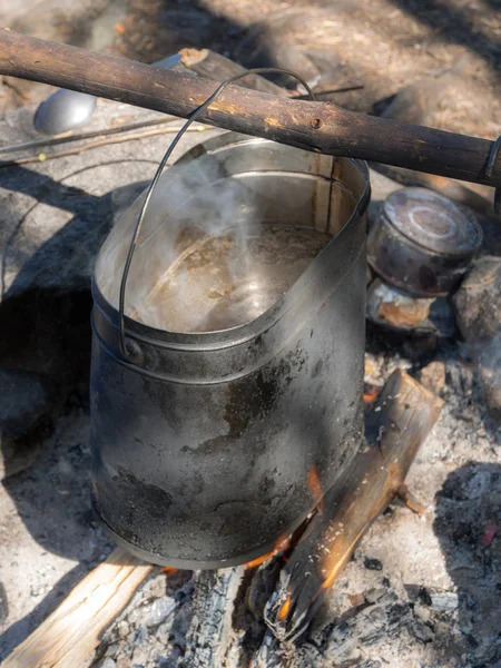 Topf auf Feuer — Stockfoto