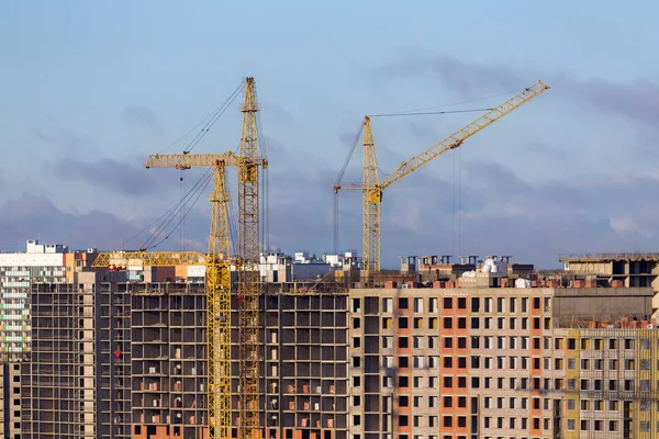 Novo edifício de apartamentos — Fotografia de Stock