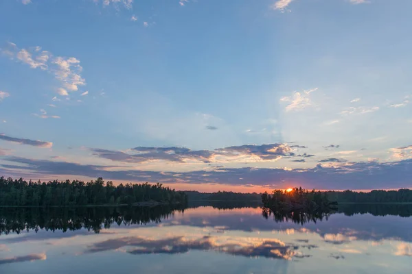 Luminoso tramonto estivo — Foto Stock