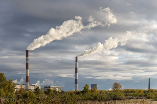 Tuyaux d'une centrale électrique — Photo