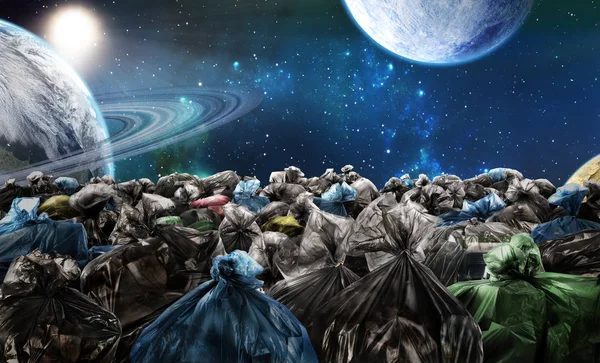 全球污染的概念 巨大的垃圾堆漂浮在太空中 — 图库照片