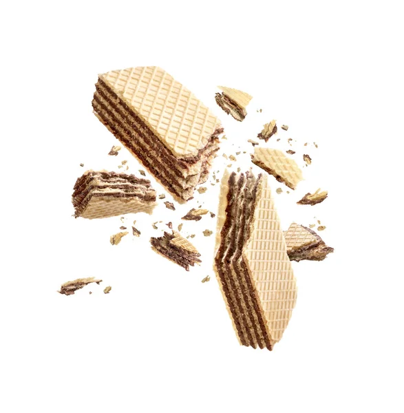 Waffle yarısında, kırık beyaz arka plan üzerinde izole