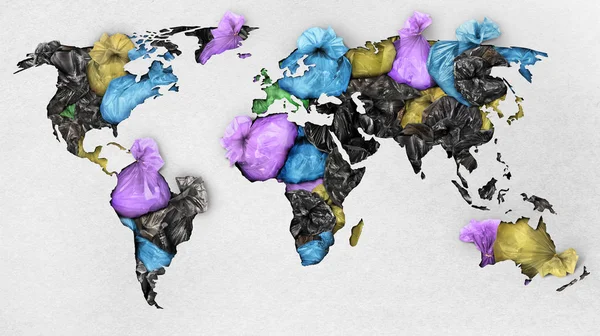 大陸のゴミ袋と世界の紙の地図 — ストック写真