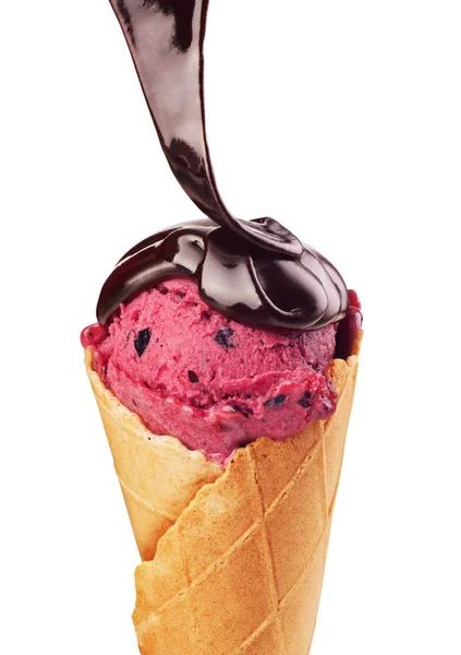 Helado Taza Gofre Con Chocolate Vertido — Foto de Stock