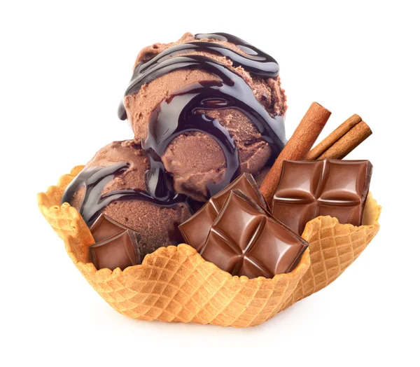チョコレート アイス クリーム ワッフル バスケットでシナモンと — ストック写真