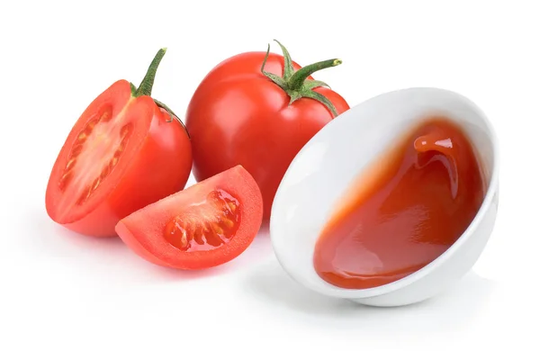 Salsa di pomodoro in pentola con piattini — Foto Stock