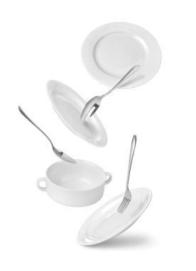 düşen Yemek takımı, tabaklar, çatal ve kaşık izole
