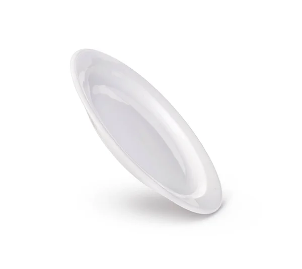 白い皿の上に隔離された落ちる白い皿の皿 — ストック写真