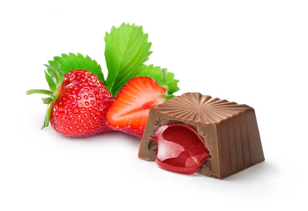 Canne à bonbons avec remplissage à la fraise sur un fond blanc — Photo