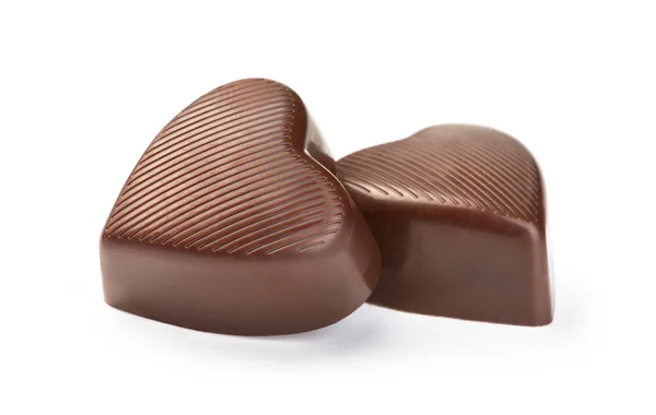 Шоколадные конфеты сердце изолированы на белом фоне — стоковое фото