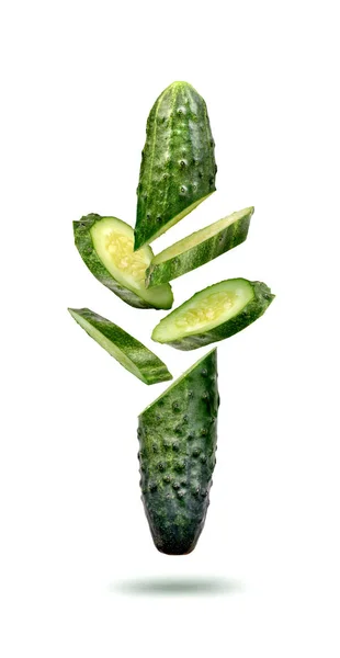 Pepino en rodajas sobre fondo blanco —  Fotos de Stock