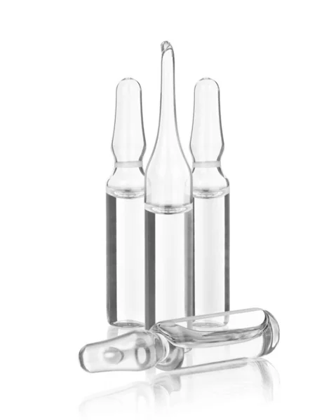 Ampoules médicales isolées sur blanc — Photo