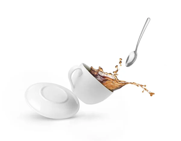 Beyaz fincan izole kahve sıçrama — Stok fotoğraf