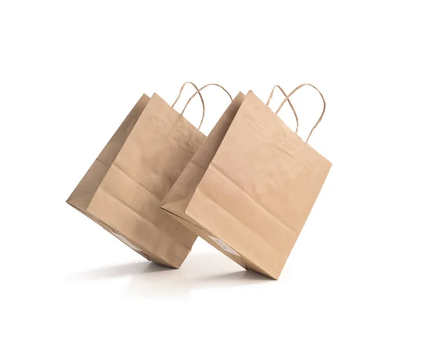 Dos bolsas de compras artesanales de papel aisladas — Foto de Stock