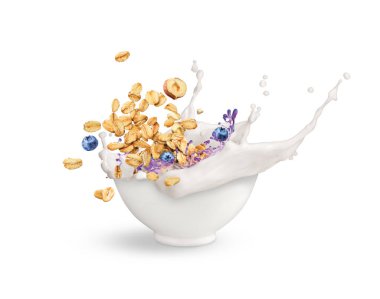 Beyaz arka planda yaban mersinli ve sütlü yulaf ezmesi