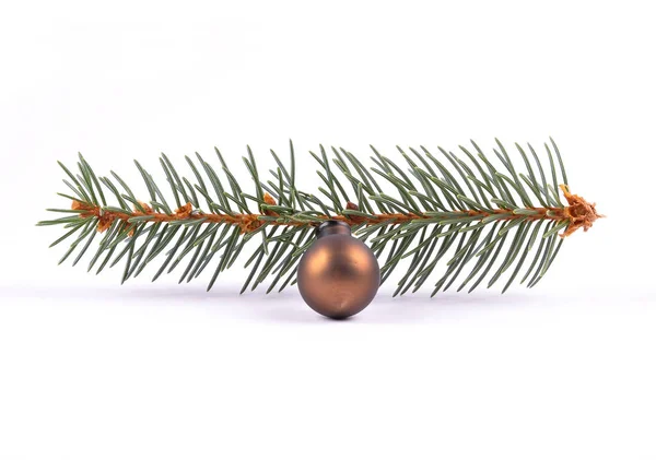 Kerstboom Baubleand Takje Wit — Stockfoto