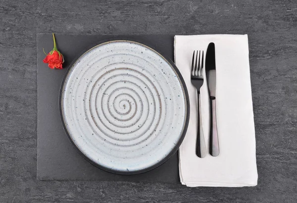 Red Rose Table Setting Slate — Stock Photo, Image