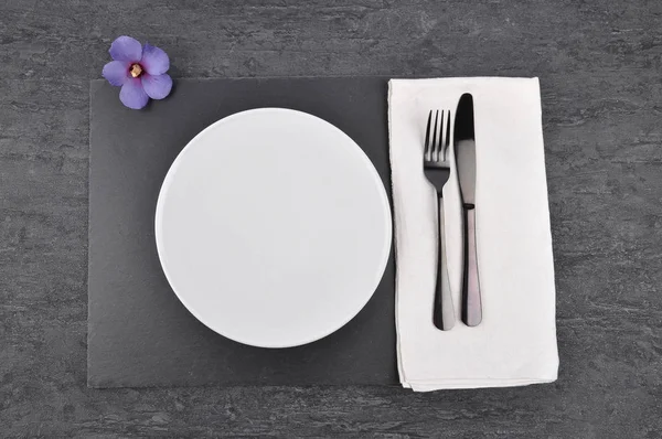 Hibiscus Table Setting Slate — Stock Photo, Image