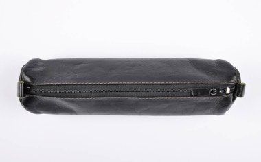 Beyaz arkaplanda kalem kutusu