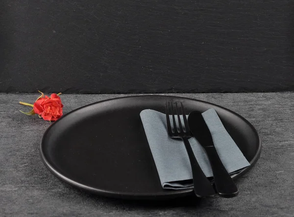 Red Rose Table Setting Slate — Stock Photo, Image