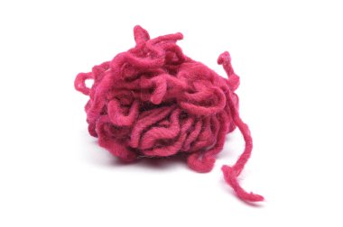 Beyaz arka plan üzerinde pembe yün