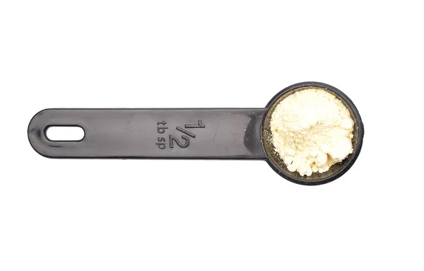 Αλεύρι λούπινου σε κουτάλι μέτρησης σε λευκό φόντο — Φωτογραφία Αρχείου
