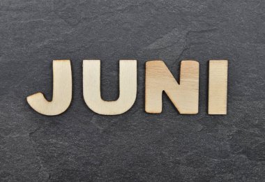 Tahta tahtadaki tahta harflerden bir terim.